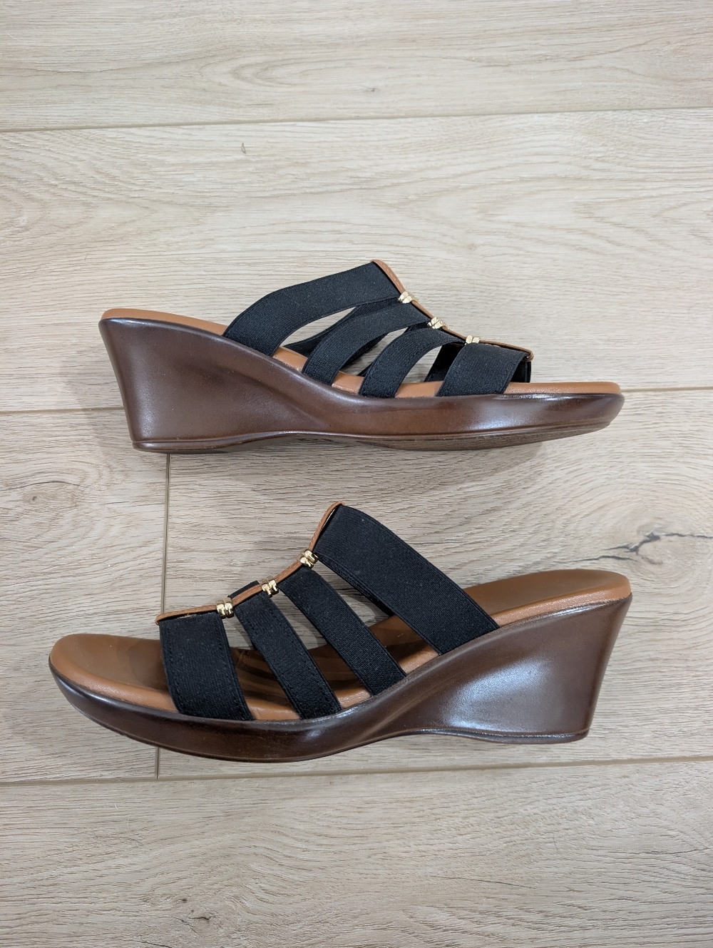 Italian Shoemakers Clover 4-Band Wedge Sandals